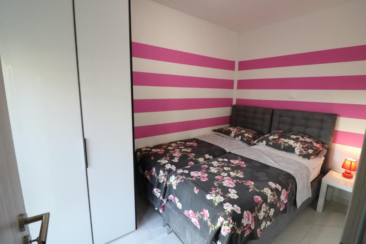 Ferienwohnung Sneky Pula Exterior foto